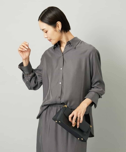 MICHEL KLEIN（ミッシェル・クラン）の「[セットアップ対応]とろみシャツ（シャツ/ブラウス・レディース・ベージュ/チャコールグレー・38）」の16枚目の写真