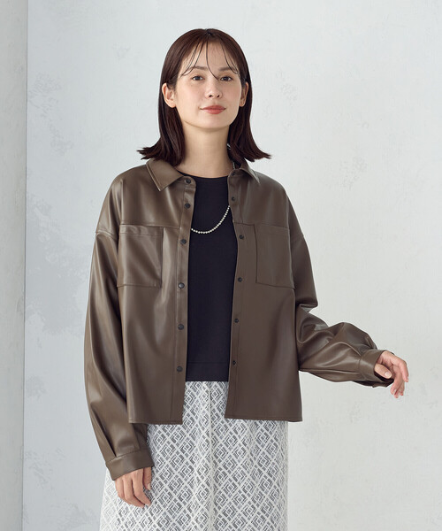 COMME CA ISM（コムサイズム）の「合成皮革 シャツ / セットアップ対応（シャツ/ブラウス・レディース・ブラウン/ブラック・MEDIUM/LARGE）」の15枚目の写真