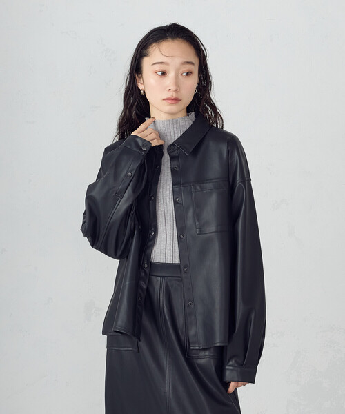 COMME CA ISM（コムサイズム）の「合成皮革 シャツ / セットアップ対応（シャツ/ブラウス・レディース・ブラウン/ブラック・MEDIUM/LARGE）」の21枚目の写真