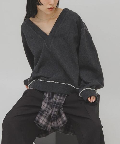 KBF（ケイビーエフ）の「2WAYルーズスウェット（Tシャツ/カットソー・レディース・ベージュ/ベージュ系その他/チャコールグレー・ONE）」の2枚目の写真