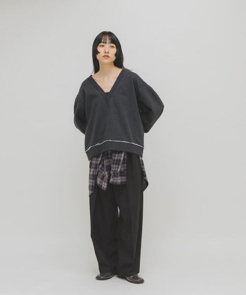 KBF（ケイビーエフ）の「2WAYルーズスウェット（Tシャツ/カットソー・レディース・ベージュ/ベージュ系その他/チャコールグレー・ONE）」の7枚目の写真