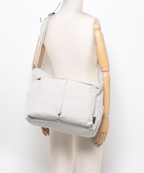 SML(エスエムエル)の「HELMET SHOULDER BAG M / ヘルメット ショルダーバッグ(ショルダーバッグ・レディース・ブラック/ライトグレー・FREE)」の3枚目の写真