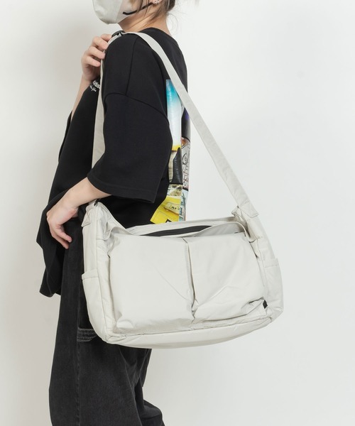 HELMET SHOULDER BAG M / ヘルメット ショルダーバッグ（ショルダー