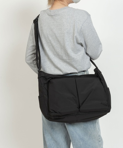 SML(エスエムエル)の「HELMET SHOULDER BAG M / ヘルメット ショルダーバッグ(ショルダーバッグ・レディース・ブラック/ライトグレー・FREE)」の2枚目の写真
