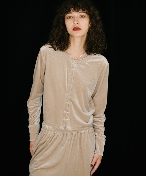 HANNE（アン）の「シャイニードットベロアカーディガン（カーディガン/ボレロ・レディース・ベージュ/ブラック/グレー・FREE）」の4枚目の写真