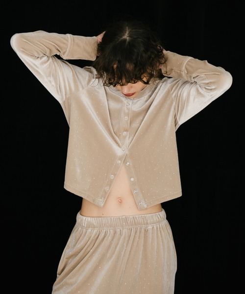 HANNE（アン）の「シャイニードットベロアカーディガン（カーディガン/ボレロ・レディース・ベージュ/ブラック/グレー・FREE）」の5枚目の写真