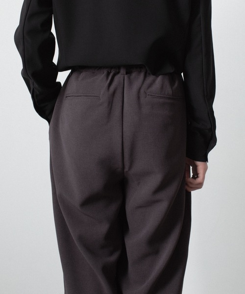 ATTACHMENT（アタッチメント）の「PE ストレッチ ダブルクロス ベルテッド ワイドテーパードトラウザーズ / PE STRETCH DOUBLE CLOTH BELTED WIDE TAPERED TROUSERS（スラックス・メンズ・ダークブラウン/ライトグレー/ブラック・2/1/3）」の10枚目の写真