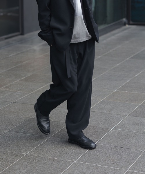 ATTACHMENT（アタッチメント）の「PE ストレッチ ダブルクロス ベルテッド ワイドテーパードトラウザーズ / PE STRETCH DOUBLE CLOTH BELTED WIDE TAPERED TROUSERS（スラックス・メンズ・ダークブラウン/ライトグレー/ブラック・2/1/3）」の21枚目の写真