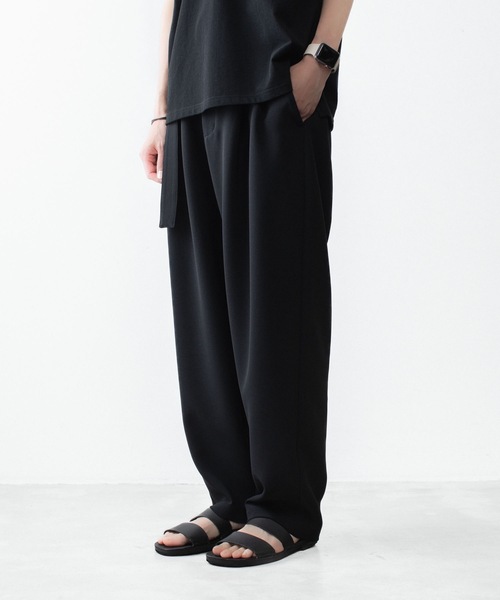 ATTACHMENT(アタッチメント)の「PE ストレッチ ダブルクロス ベルテッド ワイドテーパードトラウザーズ / PE STRETCH DOUBLE CLOTH BELTED WIDE TAPERED TROUSERS(スラックス・メンズ・ダークブラウン/ライトグレー/ブラック・2/1/3)」の4枚目の写真