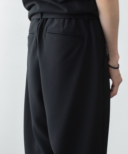 ATTACHMENT(アタッチメント)の「PE ストレッチ ダブルクロス ベルテッド ワイドテーパードトラウザーズ / PE STRETCH DOUBLE CLOTH BELTED WIDE TAPERED TROUSERS(スラックス・メンズ・ダークブラウン/ライトグレー/ブラック・2/1/3)」の9枚目の写真