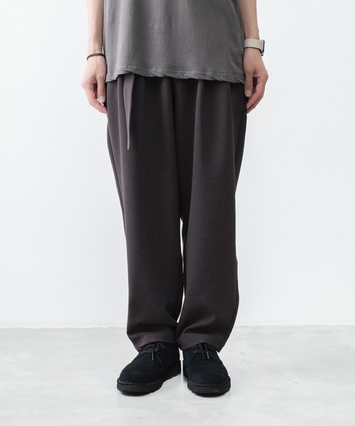 ATTACHMENT(アタッチメント)の「PE ストレッチ ダブルクロス ベルテッド ワイドテーパードトラウザーズ / PE STRETCH DOUBLE CLOTH BELTED WIDE TAPERED TROUSERS(スラックス・メンズ・ダークブラウン/ライトグレー/ブラック・2/1/3)」の12枚目の写真