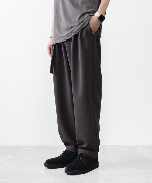 ATTACHMENT(アタッチメント)の「PE ストレッチ ダブルクロス ベルテッド ワイドテーパードトラウザーズ / PE STRETCH DOUBLE CLOTH BELTED WIDE TAPERED TROUSERS(スラックス・メンズ・ダークブラウン/ライトグレー/ブラック・2/1/3)」の14枚目の写真