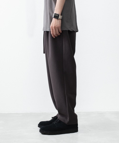 ATTACHMENT(アタッチメント)の「PE ストレッチ ダブルクロス ベルテッド ワイドテーパードトラウザーズ / PE STRETCH DOUBLE CLOTH BELTED WIDE TAPERED TROUSERS(スラックス・メンズ・ダークブラウン/ライトグレー/ブラック・2/1/3)」の15枚目の写真