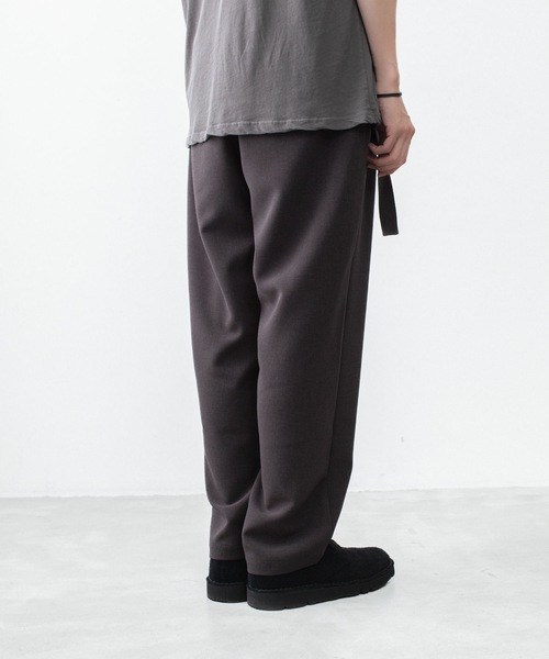 ATTACHMENT(アタッチメント)の「PE ストレッチ ダブルクロス ベルテッド ワイドテーパードトラウザーズ / PE STRETCH DOUBLE CLOTH BELTED WIDE TAPERED TROUSERS(スラックス・メンズ・ダークブラウン/ライトグレー/ブラック・2/1/3)」の16枚目の写真
