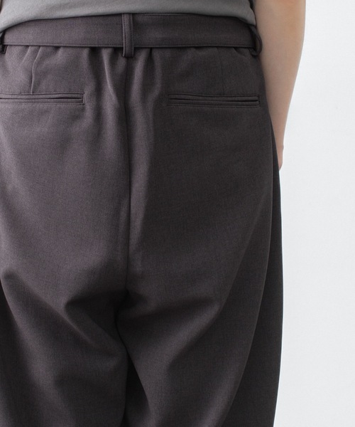 ATTACHMENT(アタッチメント)の「PE ストレッチ ダブルクロス ベルテッド ワイドテーパードトラウザーズ / PE STRETCH DOUBLE CLOTH BELTED WIDE TAPERED TROUSERS(スラックス・メンズ・ダークブラウン/ライトグレー/ブラック・2/1/3)」の19枚目の写真