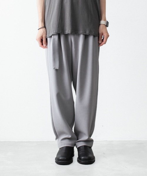 ATTACHMENT(アタッチメント)の「PE ストレッチ ダブルクロス ベルテッド ワイドテーパードトラウザーズ / PE STRETCH DOUBLE CLOTH BELTED WIDE TAPERED TROUSERS(スラックス・メンズ・ダークブラウン/ライトグレー/ブラック・2/1/3)」の21枚目の写真