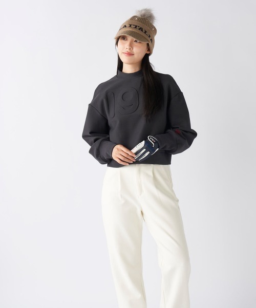 FILA GOLF(フィラゴルフ )の「【FILA GOLF:フィラゴルフ】レディースショート丈ププルオーバースウェット ゴルフ UVカット 保温機能(スウェット・レディース・ブラック/オフホワイト/グレー・MEDIUM/SMALL/LARGE/X-LARGE)」の9枚目の写真