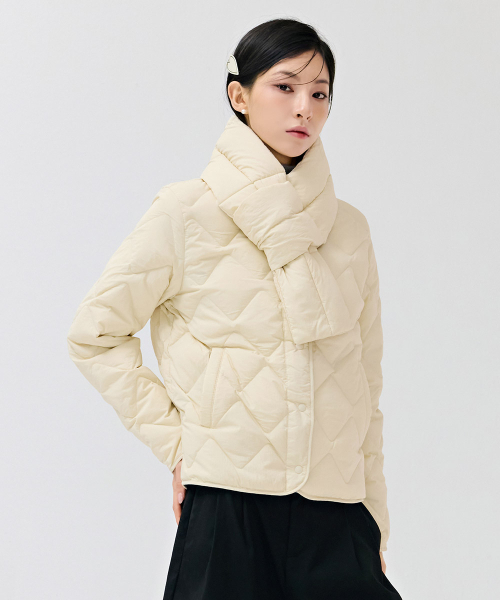 CHASECULT(チェイスカルト)の「女性 軽量ダウン キルティング ジャンパー-DFZG4751C05(ダウンジャケット/コート・レディース・オートミール・90/100/85/95)」の3枚目の写真