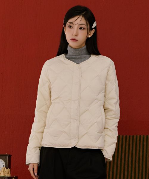CHASECULT(チェイスカルト)の「女性 軽量ダウン キルティング ジャンパー-DFZG4751C05(ダウンジャケット/コート・レディース・オートミール・90/100/85/95)」の6枚目の写真