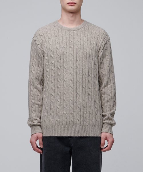 MUSINSA STANDARD(ムシンサスタンダード)の「ケーブルクルーネックニット【オートミル】(ニット/セーター・メンズ・その他・SMALL/MEDIUM/LARGE/X-LARGE/XX-LARGE)」の3枚目の写真