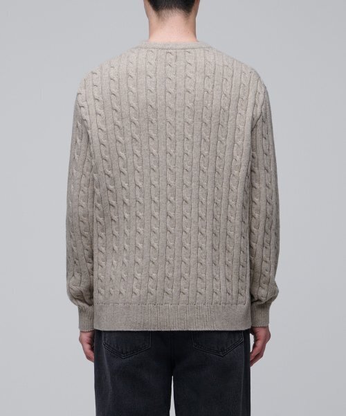 MUSINSA STANDARD(ムシンサスタンダード)の「ケーブルクルーネックニット【オートミル】(ニット/セーター・メンズ・その他・SMALL/MEDIUM/LARGE/X-LARGE/XX-LARGE)」の4枚目の写真