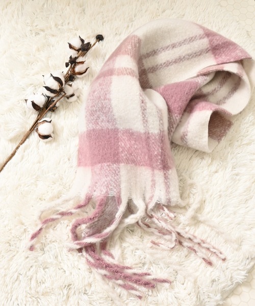 Honeys（ハニーズ）の「太フリンジマフラー・柄（マフラー・レディース・ピンク系その他/ブルー系その他3/ホワイト系その他2/ブラック系その他/ホワイト系その他3・FREE）」の5枚目の写真