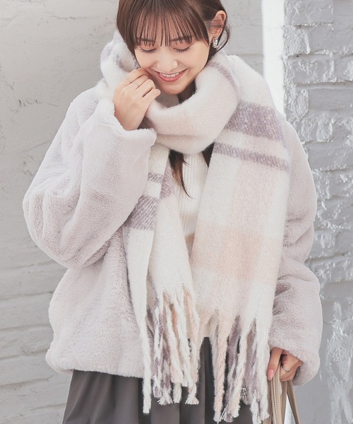 Honeys（ハニーズ）の「太フリンジマフラー・柄（マフラー・レディース・ピンク系その他/ブルー系その他3/ホワイト系その他2/ブラック系その他/ホワイト系その他3・FREE）」の11枚目の写真