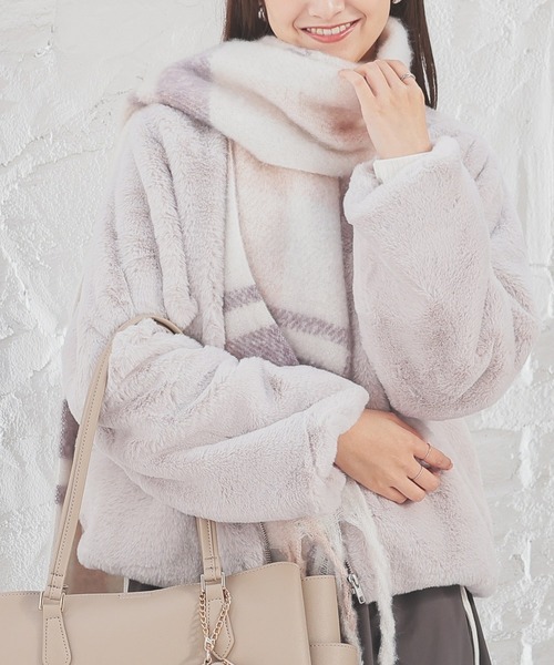 Honeys（ハニーズ）の「太フリンジマフラー・柄（マフラー・レディース・ピンク系その他/ブルー系その他3/ホワイト系その他2/ブラック系その他/ホワイト系その他3・FREE）」の12枚目の写真