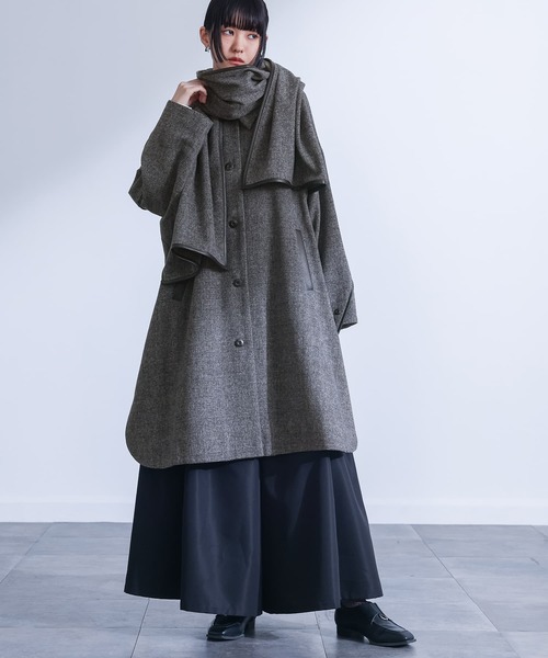 kOhAKU（コハク）の「『ストール付きオーバーサイズコート』（ステンカラーコート・レディース・グレー・FREE）」の2枚目の写真