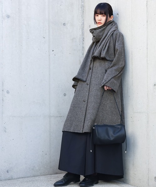 kOhAKU（コハク）の「『ストール付きオーバーサイズコート』（ステンカラーコート・レディース・グレー・FREE）」の3枚目の写真