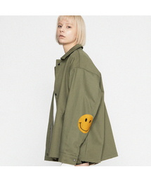GRAVER（グレーバー）の「[UNISEX] ELBOW EMBROIDERED DOT SMILE WHITE CLIP JACKET_KHAKI（ミリタリージャケット）」