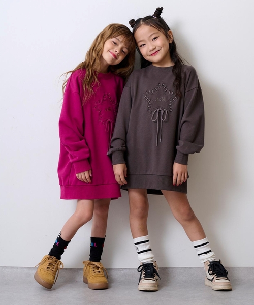 X-girl Stages(エックスガールステージス)の「スターレースアップスウェットワンピース(ワンピース・キッズ・マジェンタ/チャコール・140cm/120cm/130cm/90cm/100cm/110cm)」の3枚目の写真