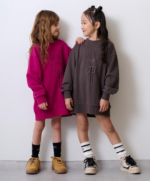X-girl Stages(エックスガールステージス)の「スターレースアップスウェットワンピース(ワンピース・キッズ・マジェンタ/チャコール・140cm/120cm/130cm/90cm/100cm/110cm)」の4枚目の写真