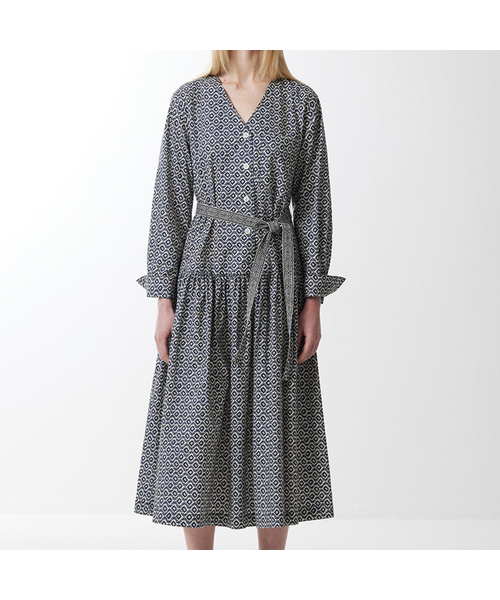 VOYONN(ボヨン)の「Vネックプリントシャーリングシャツワンピースネイビー0058(ワンピース・レディース・ネイビー・MEDIUM/SMALL)」の1枚目の写真