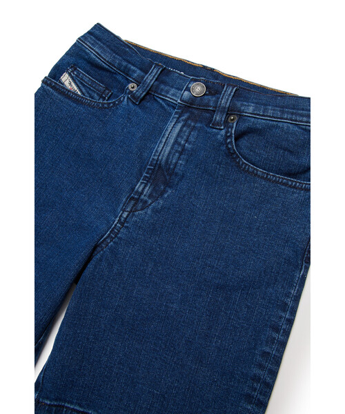 DIESEL(ディーゼル)の「キッズ デニムショートパンツ D-MACS-SH-J(デニムパンツ・キッズ・インディゴブルー・4Y/6Y/8Y/10Y/12Y/14Y/16Y)」の4枚目の写真