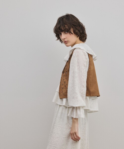 GRACE CONTINENTAL(グレースコンチネンタル)の「フェイクスウェードジレ(ベスト・レディース・キャメル・36)」の5枚目の写真
