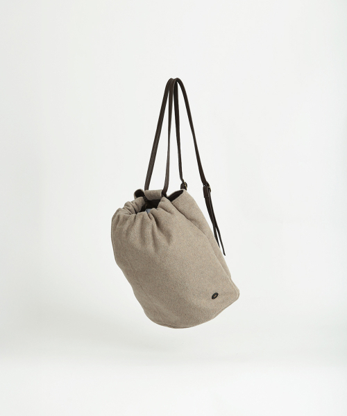 YURT(ユルト)の「CAMPBELL(WOOL)_2color(バックパック/リュック・レディース・ダークブラウン/グレイッシュベージュ・FREE)」の8枚目の写真