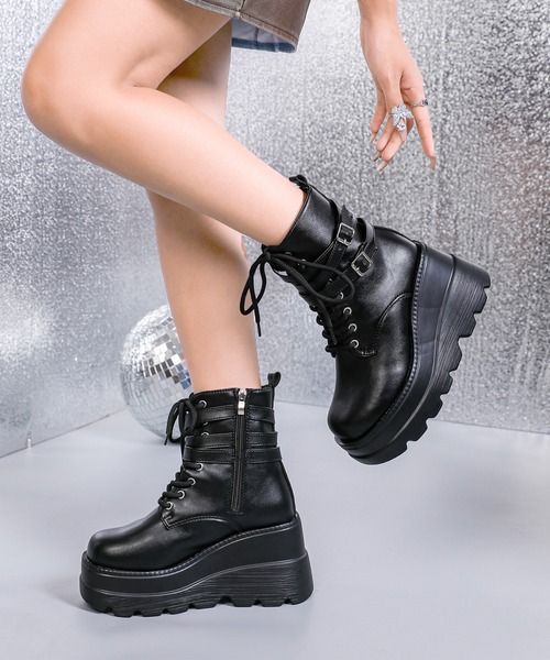 Lace Ladies(レースレディース)の「ボリューム レースアップ 厚底 ウエッジ ブーツ(ブーツ・レディース・ブラック・22.5cm/23cm/23.5cm/24cm/24.5cm/25cm)」の3枚目の写真
