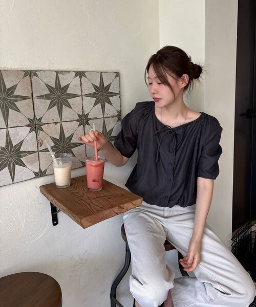 UNNOUT(アナウト)の「SEE-THROUGH SHIRRING BLOUSE CHARCOAL(シャツ/ブラウス・レディース・その他・FREE)」の5枚目の写真