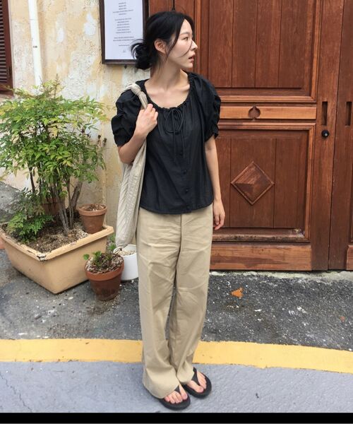 UNNOUT(アナウト)の「SEE-THROUGH SHIRRING BLOUSE CHARCOAL(シャツ/ブラウス・レディース・その他・FREE)」の4枚目の写真