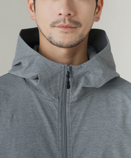 LIL VENDARS（リルヴェンダース）の「Buyer's Select/【セットアップ対応】【吸水速乾/UVケア】ドライアクティブハイネックジップパーカー（パーカー・メンズ・グレー/ブラック/チャコール・M/L/LL）」の7枚目の写真