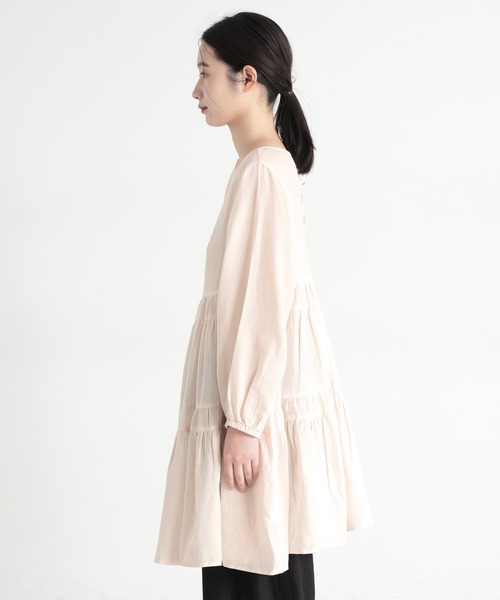 studio CLIP（スタディオクリップ）の「《natural by clip》ダブルフロントCティアードチュニックブラウス（シャツ/ブラウス・レディース・オフホワイト/ブラック/ライトピンク・FREE）」の8枚目の写真