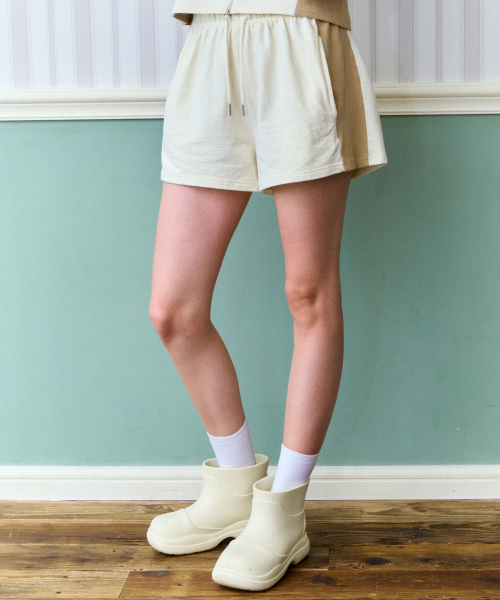 PIECEMAKER(ピースメーカー)の「SIDE RIBBED SWEAT SHORTS (CREAM)(その他パンツ・レディース・その他・FREE)」の1枚目の写真