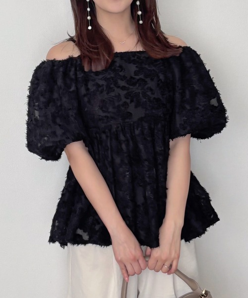 junoah(ジュノア)の「2wayオフショルフリンジジャガードペプラムトップス(シャツ/ブラウス・レディース・アイボリー/ブラック/ピンク・LARGE/MEDIUM/SMALL)」の7枚目の写真