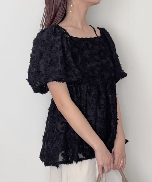junoah(ジュノア)の「2wayオフショルフリンジジャガードペプラムトップス(シャツ/ブラウス・レディース・アイボリー/ブラック/ピンク・LARGE/MEDIUM/SMALL)」の8枚目の写真