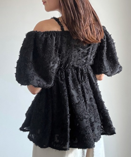 junoah(ジュノア)の「2wayオフショルフリンジジャガードペプラムトップス(シャツ/ブラウス・レディース・アイボリー/ブラック/ピンク・LARGE/MEDIUM/SMALL)」の10枚目の写真