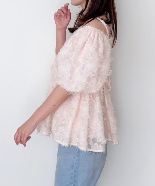 junoah(ジュノア)の「2wayオフショルフリンジジャガードペプラムトップス(シャツ/ブラウス・レディース・アイボリー/ブラック/ピンク・LARGE/MEDIUM/SMALL)」の12枚目の写真