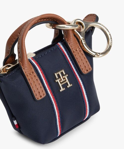 TOMMY HILFIGER（トミーヒルフィガー）の「ナノトートバッグチャーム（キーケース/キーアクセサリー・レディース・ネイビー/レッド・FREE）」の4枚目の写真