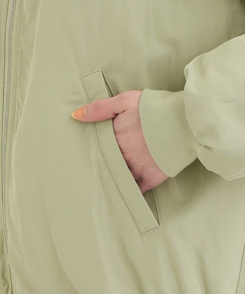 SHOO・LA・RUE（シューラルー）の「【S-LL】BIGシルエット MA－1ブルゾン（ブルゾン・レディース・カーキ/ブラック/ベージュ・03/04/01/02）」の4枚目の写真