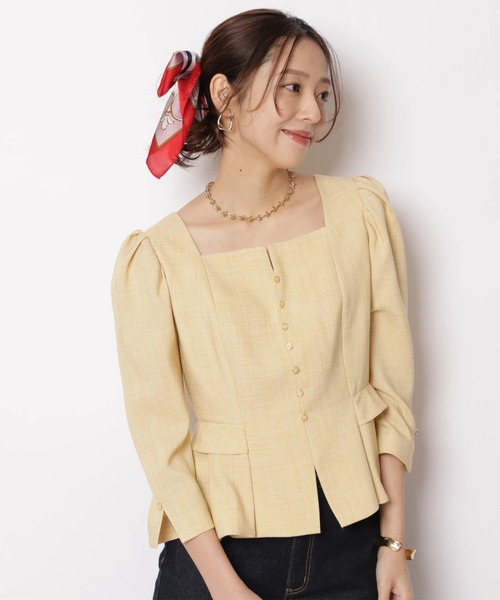 JUSGLITTY(ジャスグリッティー)の「スクエアネックペプラムブラウス(シャツ/ブラウス・レディース・イエロー・2/1)」の3枚目の写真